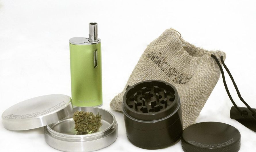 Quels sont les accessoires indispensables pour conserver et fumer de la weed ?